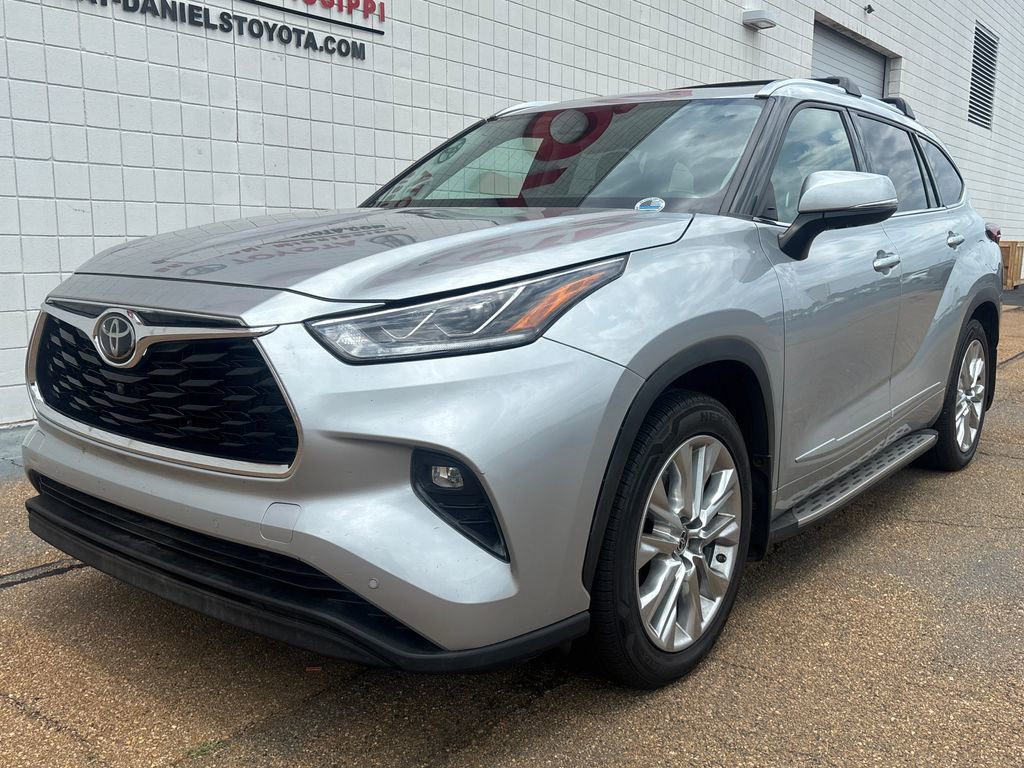 Used 2021 Toyota Highlander Limited AWD/4WD image 1