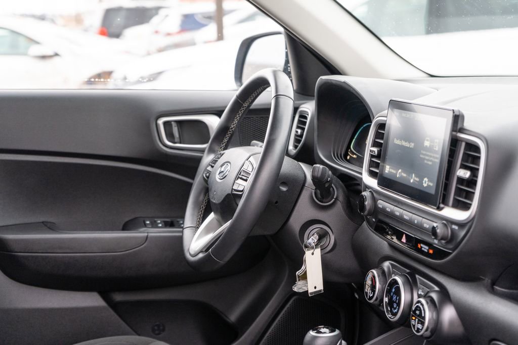 Certified 2023 Hyundai Venue SEL image 11