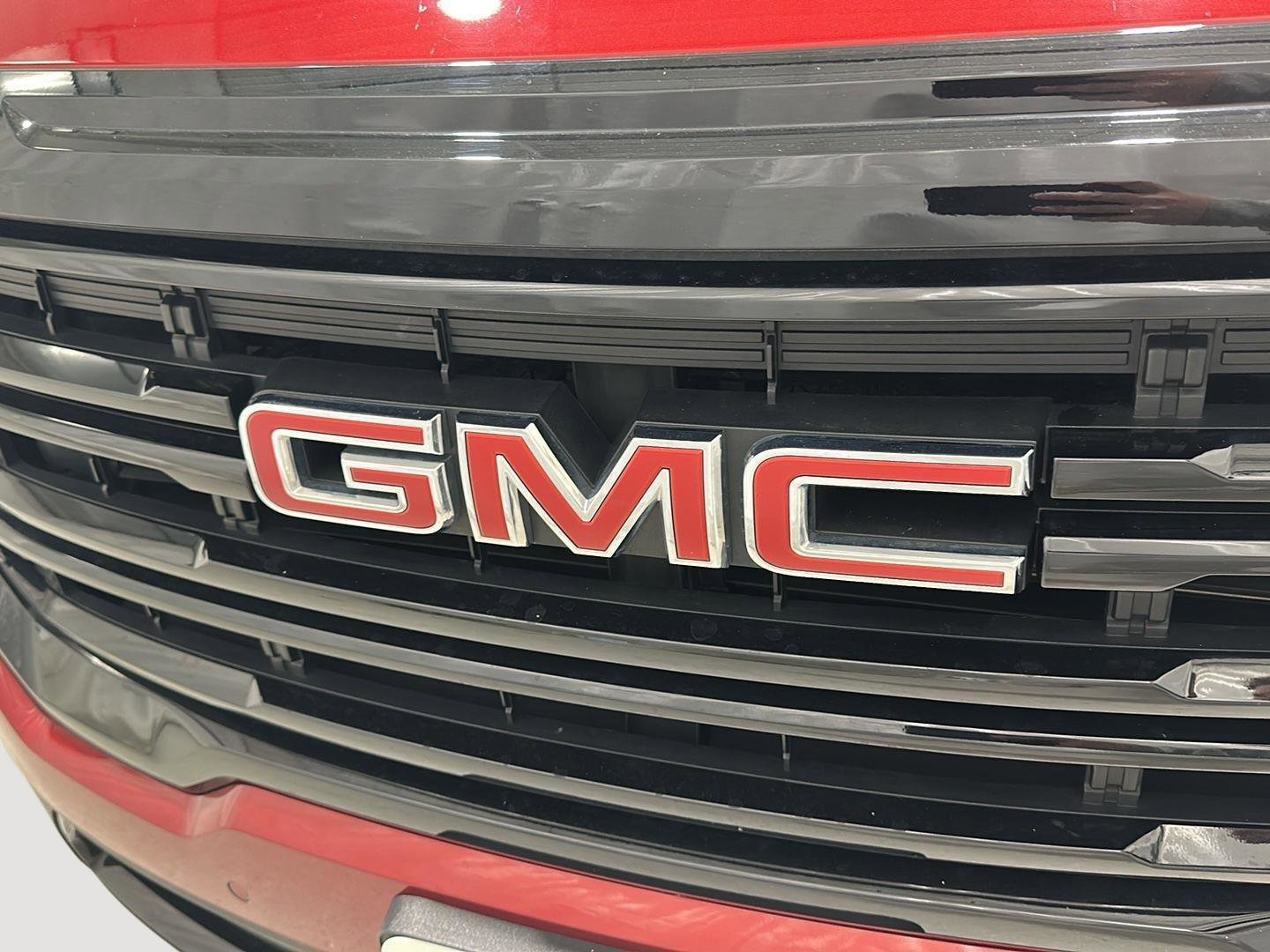 Used 2023 GMC Acadia SLE w/ Driver Convenience Package image 30