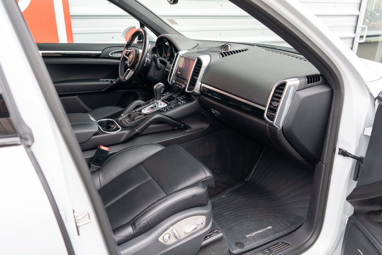 Used 2018 Porsche Cayenne S AWD/4WD image 28