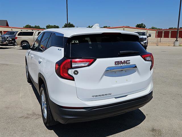 Used 2022 GMC Terrain SLE FWD image 3