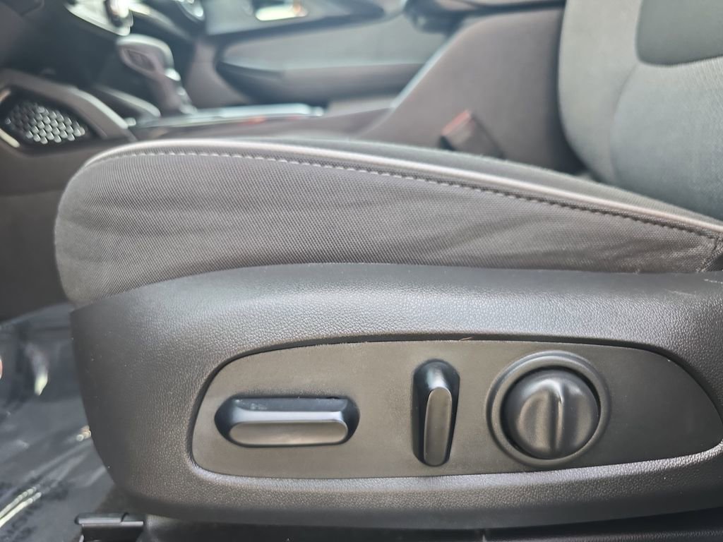 Used 2022 Chevrolet TrailBlazer LT FWD image 28