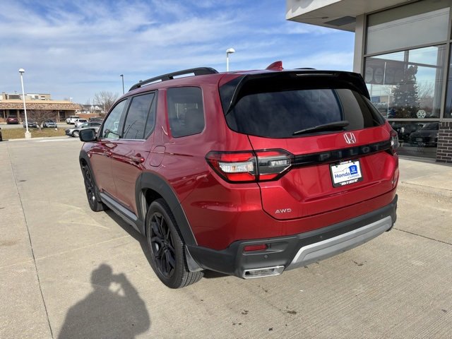 Certified 2025 Honda Pilot Touring image 7