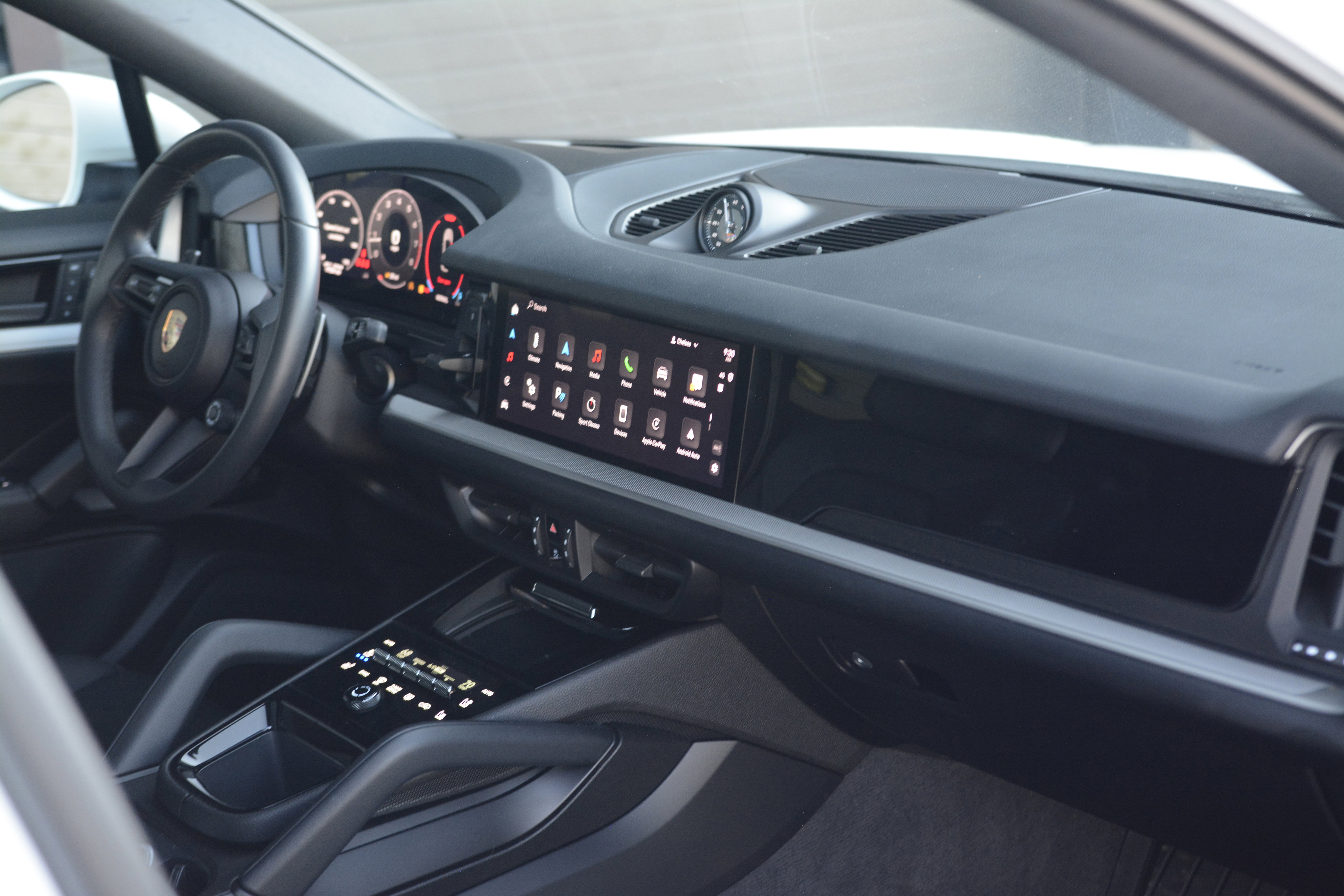 Certified 2024 Porsche Cayenne Coupe AWD/4WD image 28