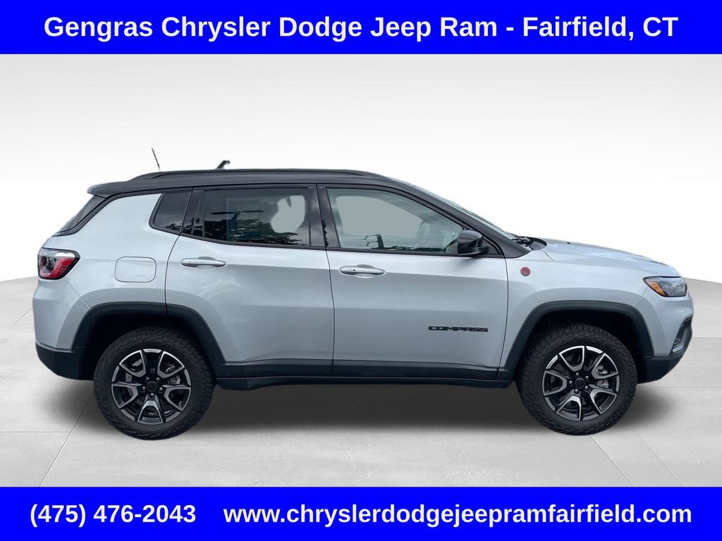 Certified 2025 Jeep Compass Trailhawk w/ Sun & Sound Group AWD/4WD image 8