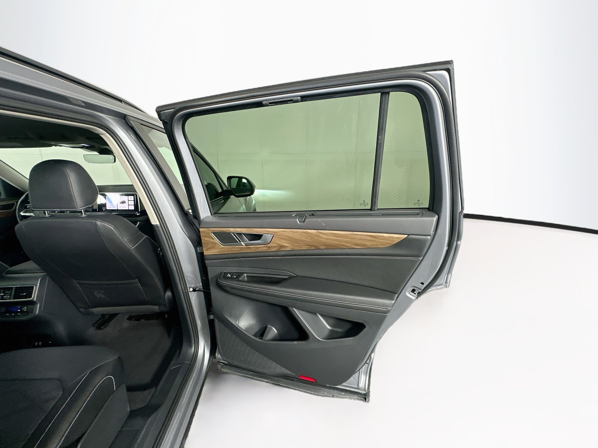 Used 2026 Volkswagen Atlas SE FWD image 31