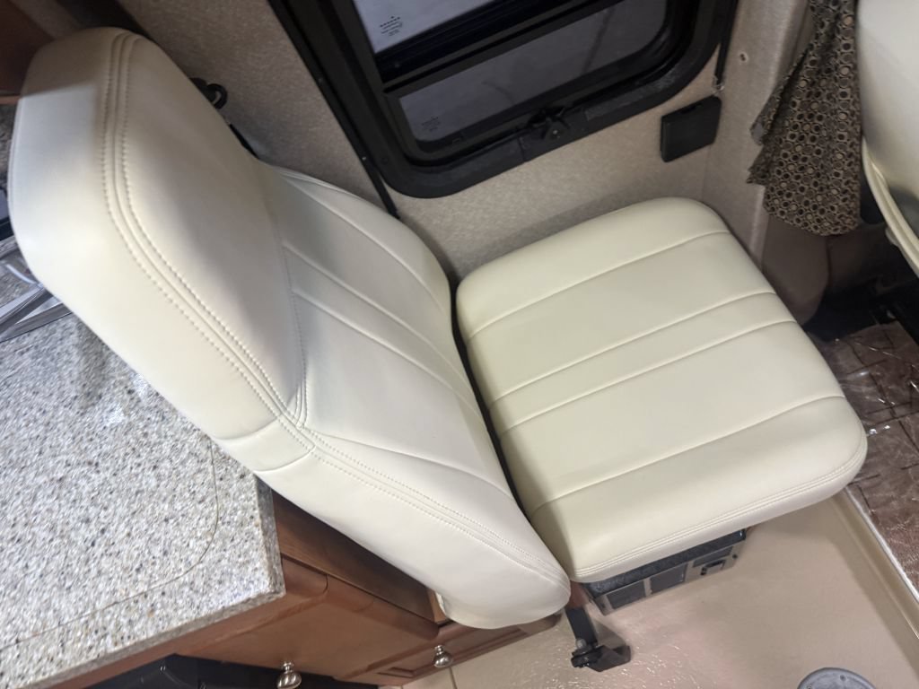 Used 2011 Chevrolet Express 2500 w/ Power Package RWD image 37
