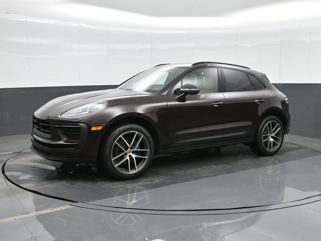 Certified 2025 Porsche Macan image 1