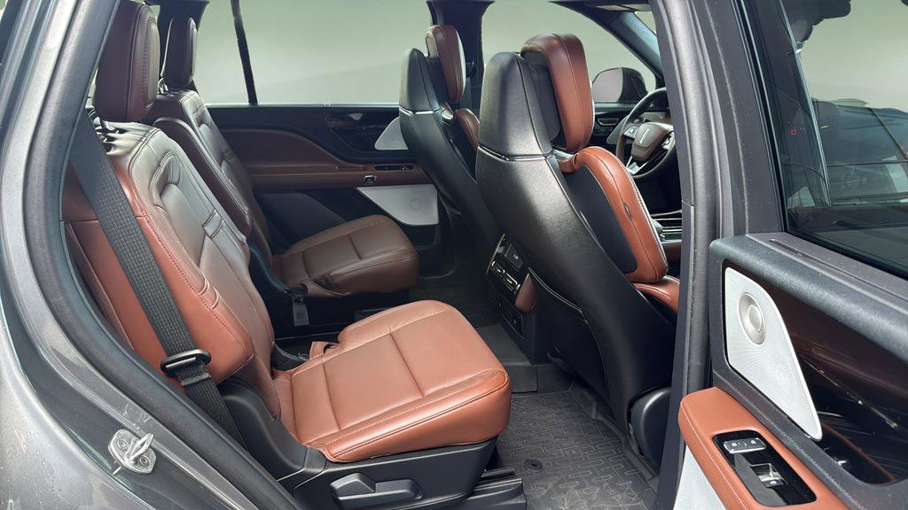 Used 2025 Lincoln Aviator Reserve w/ Equipment Group 201A image 17