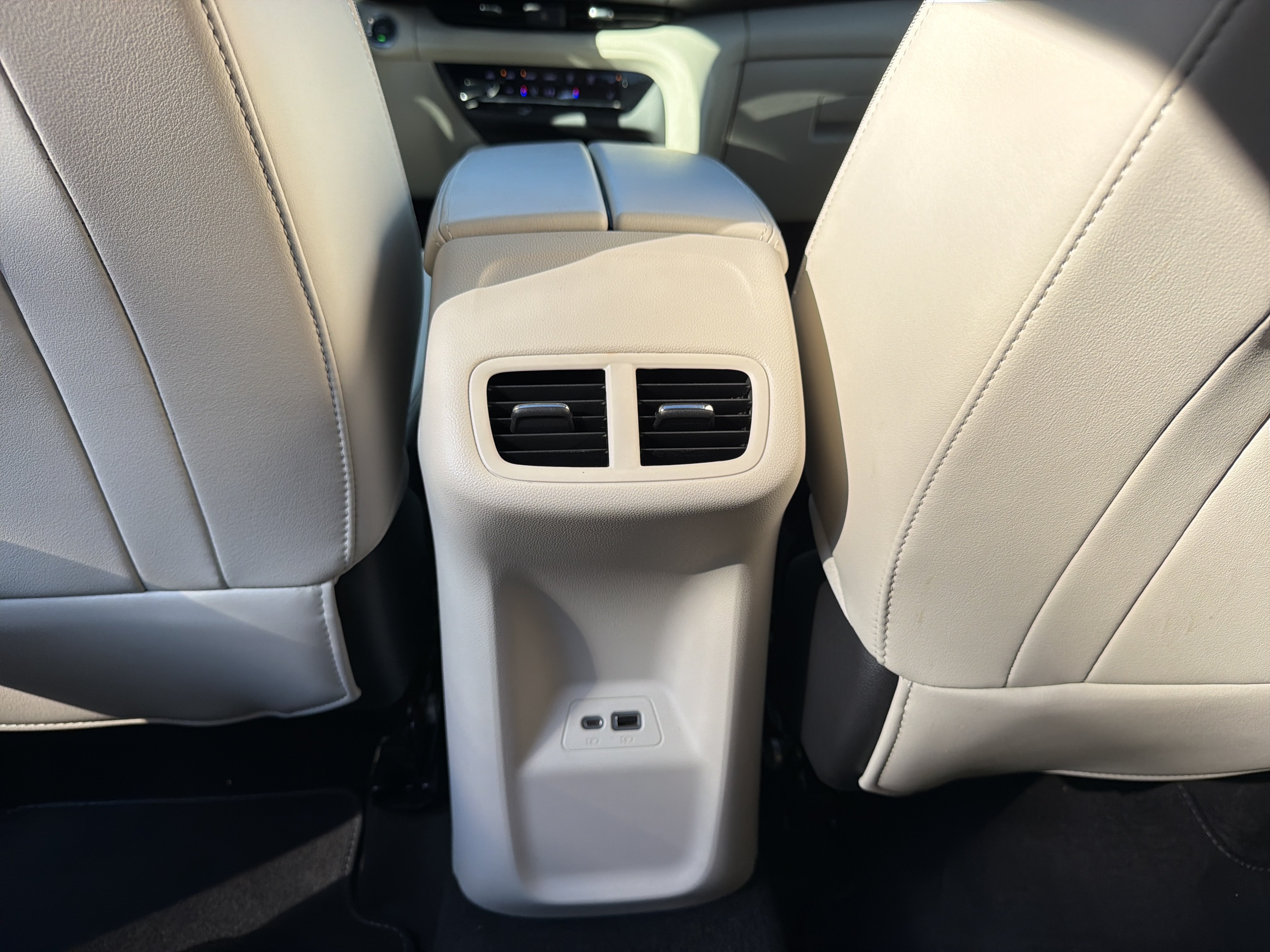 Used 2022 Buick Envision Essence w/ Safety Package FWD image 29