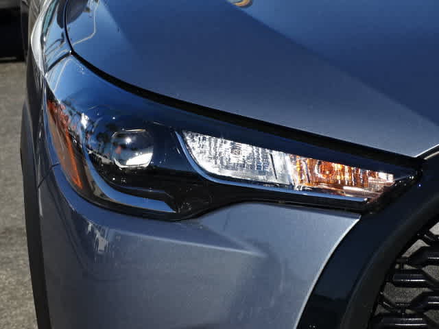 Certified 2024 Toyota Corolla Cross LE w/ Moonroof Package FWD image 5