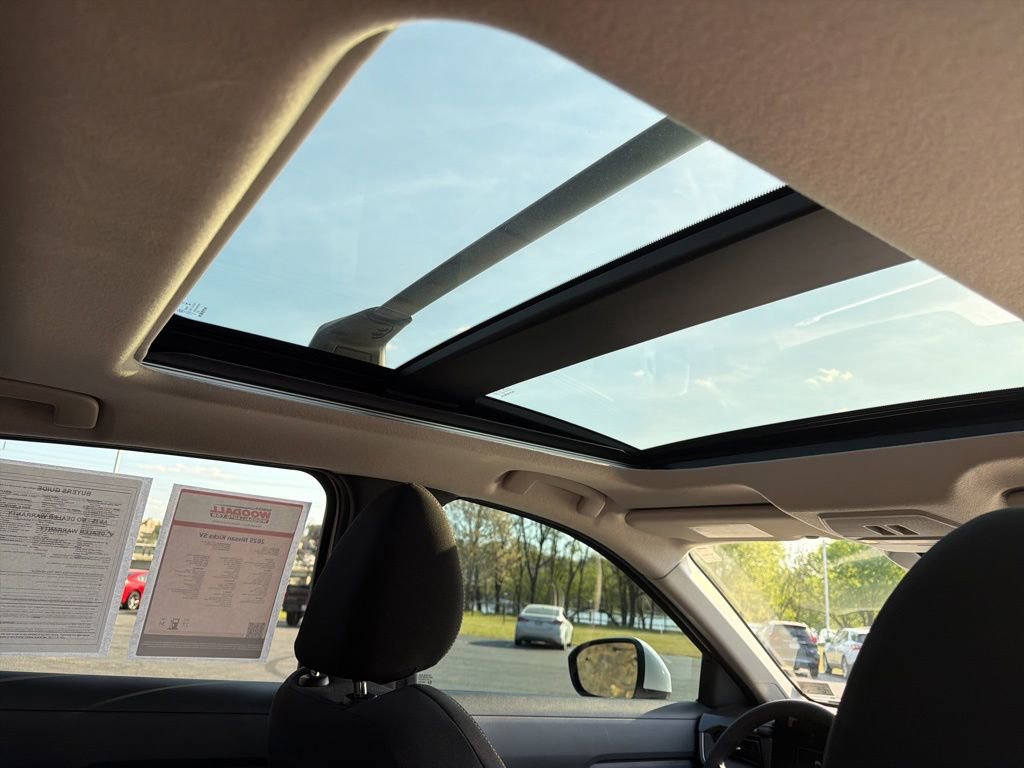 Used 2025 Nissan Kicks SV w/ SV Premium Package image 16