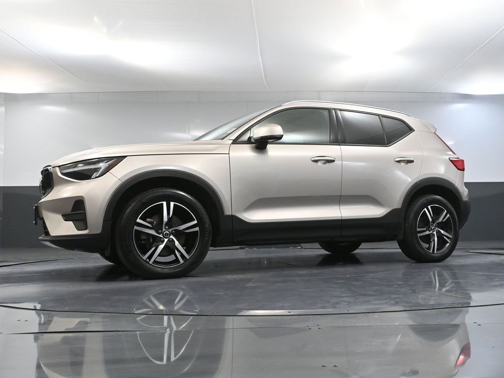Used 2023 Volvo XC40 B5 Core image 52