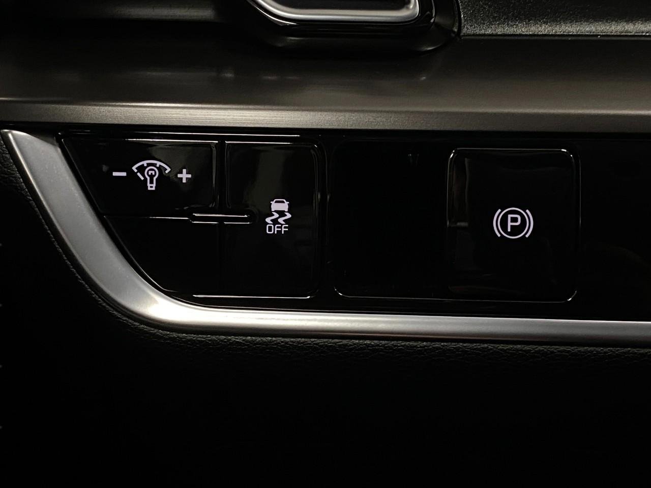 Used 2025 Kia Sportage EX image 13