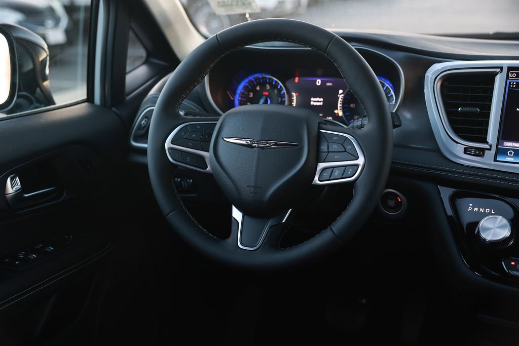 New 2026 Chrysler Pacifica Select image 22