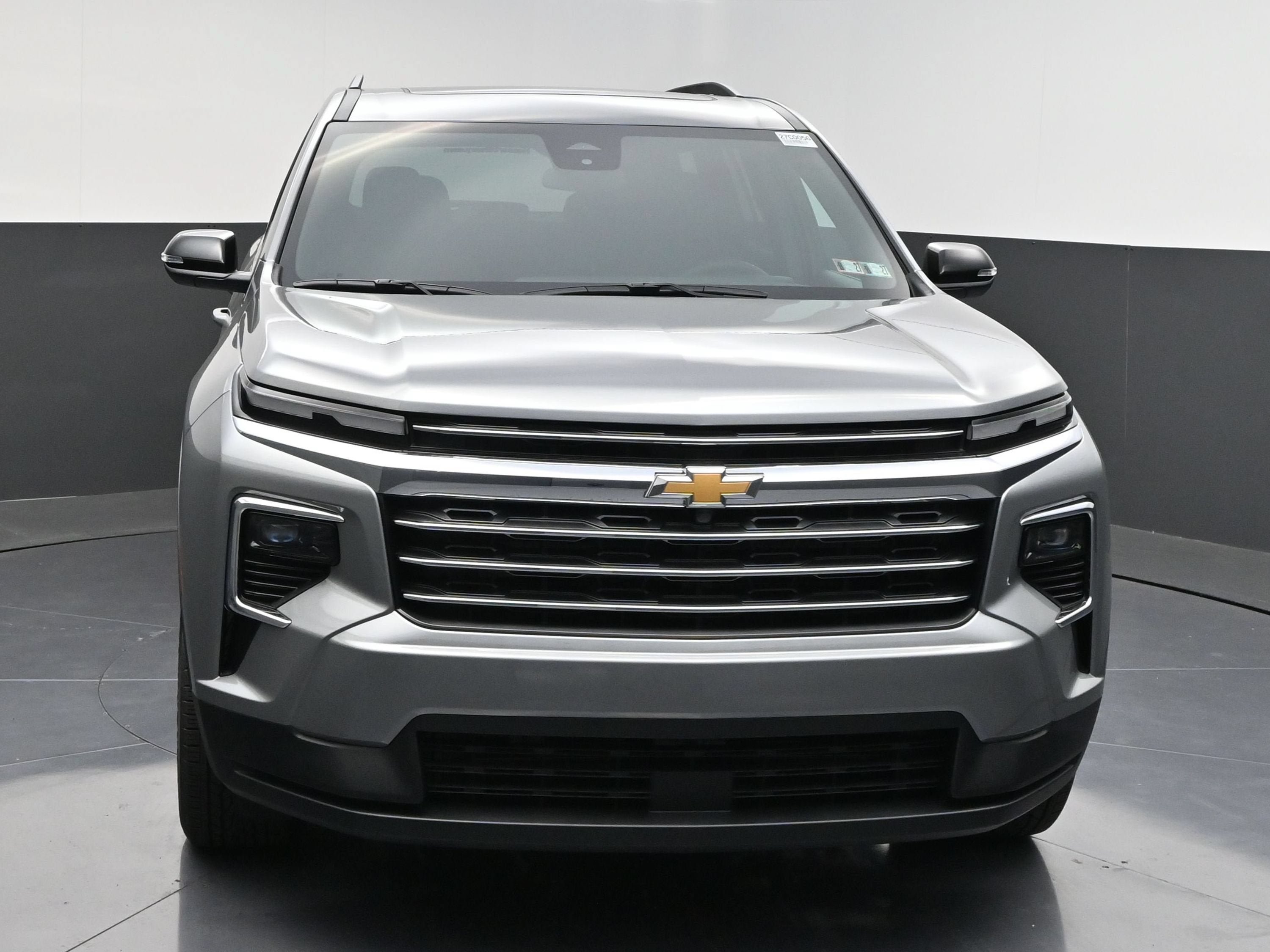 New 2027 Chevrolet Traverse LT w/ Sun and Wheel Package FWD image 3