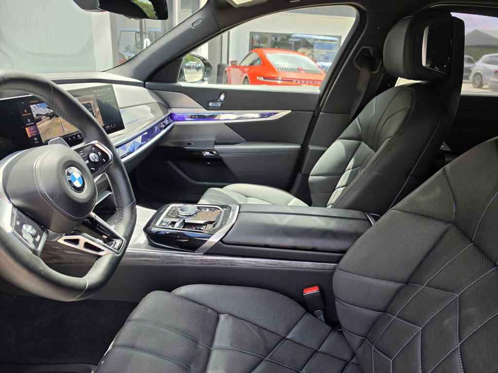 Used 2023 BMW 760i xDrive w/ Executive Package image 29
