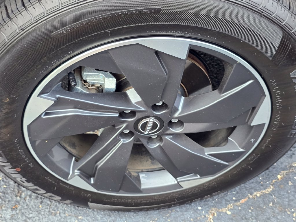 Used 2025 Nissan Rogue SV FWD image 21