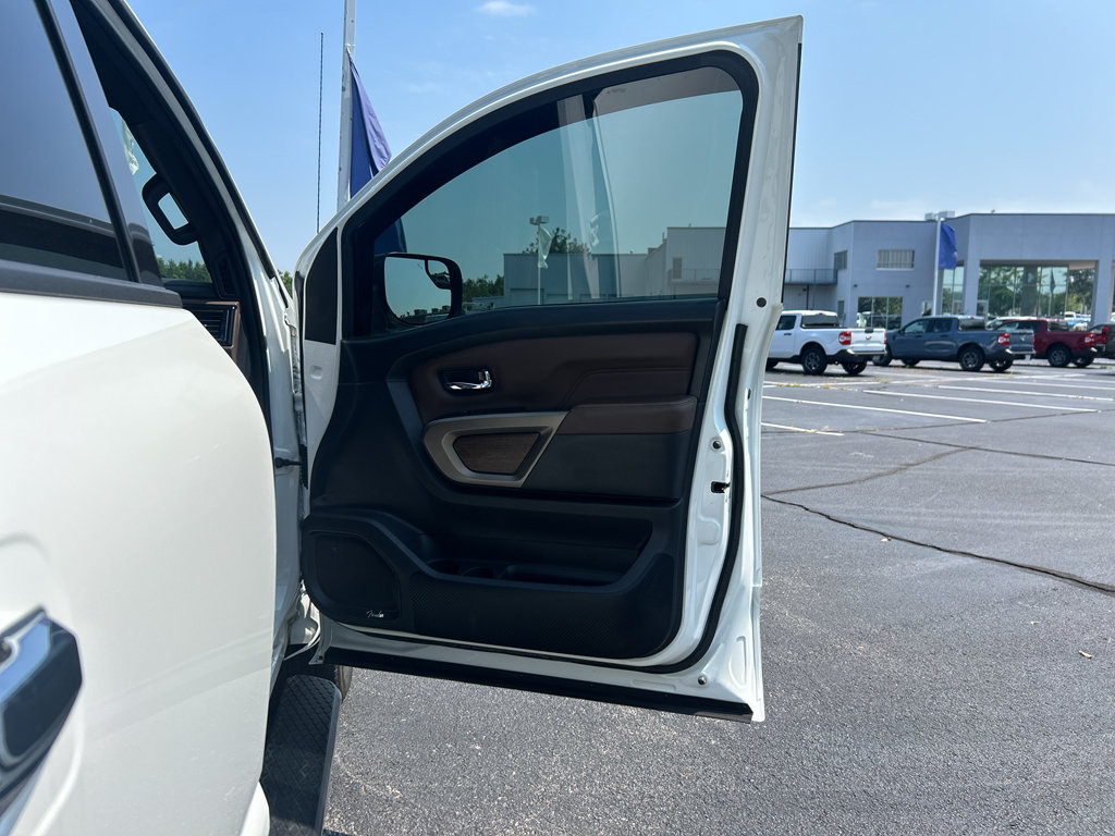 Used 2021 Nissan Titan Platinum Reserve w/ Moonroof Package AWD/4WD image 22