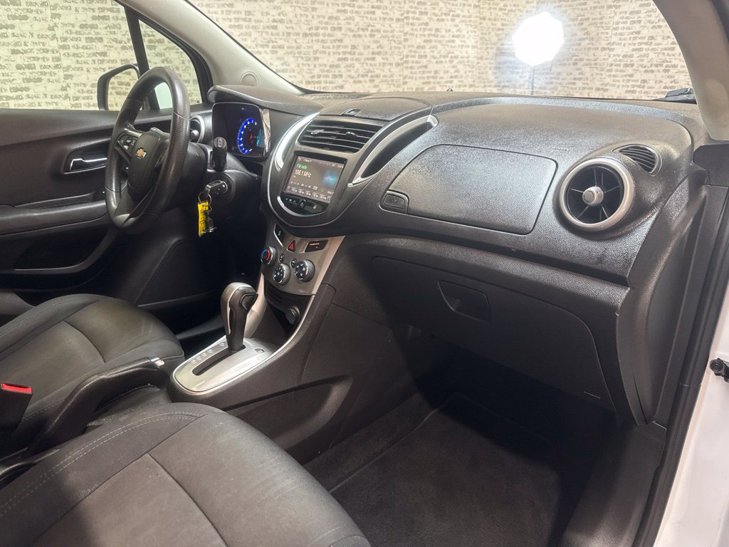 Used 2016 Chevrolet Trax LT AWD/4WD image 12