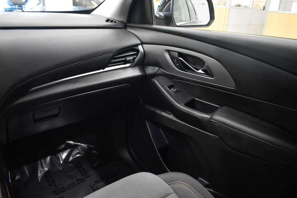 Used 2021 Chevrolet Traverse LT FWD image 24