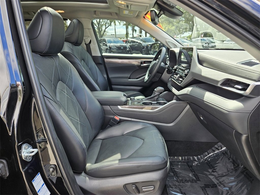 Used 2022 Toyota Highlander Platinum image 14