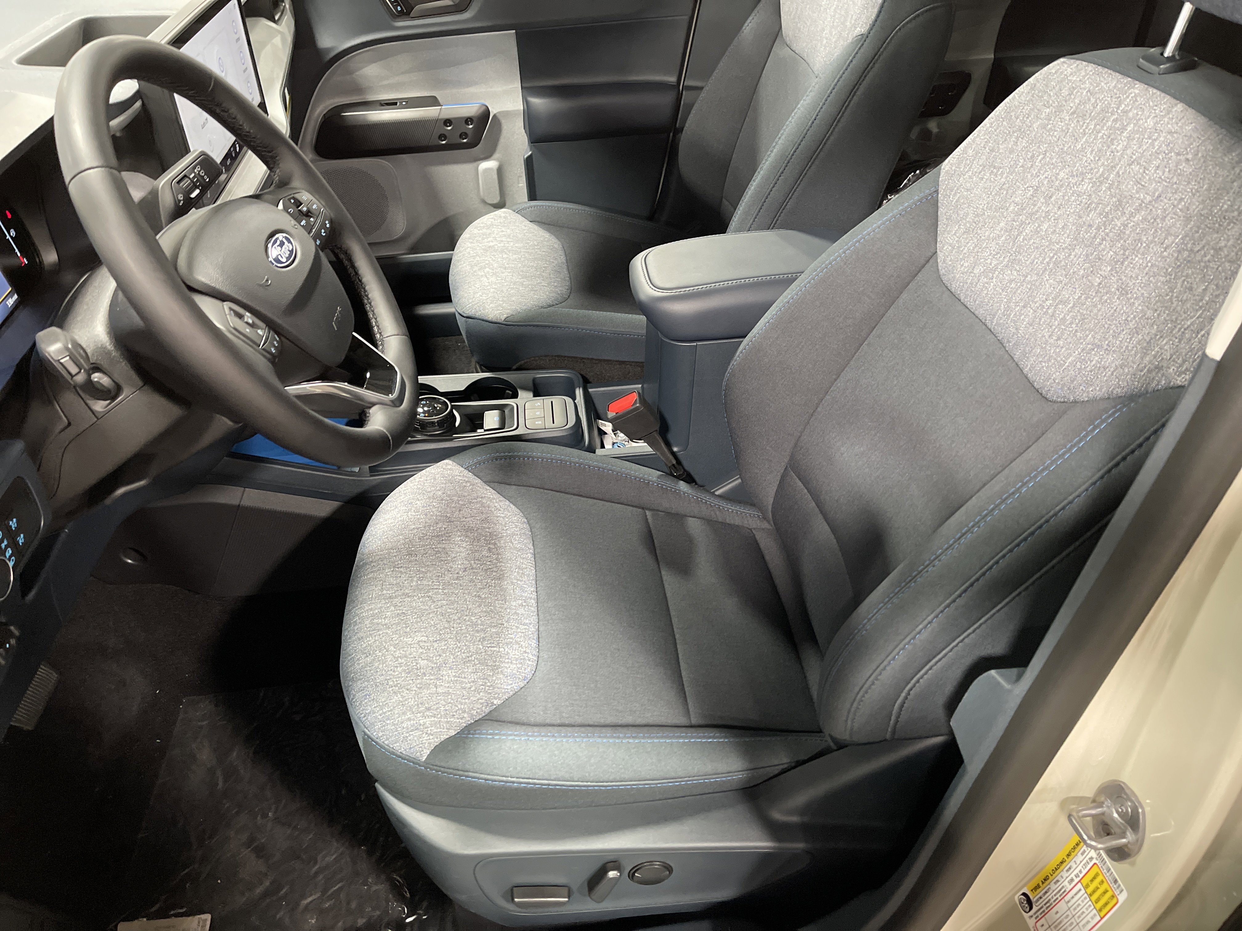 New 2025 Ford Maverick XLT w/ XLT Luxury Package image 13