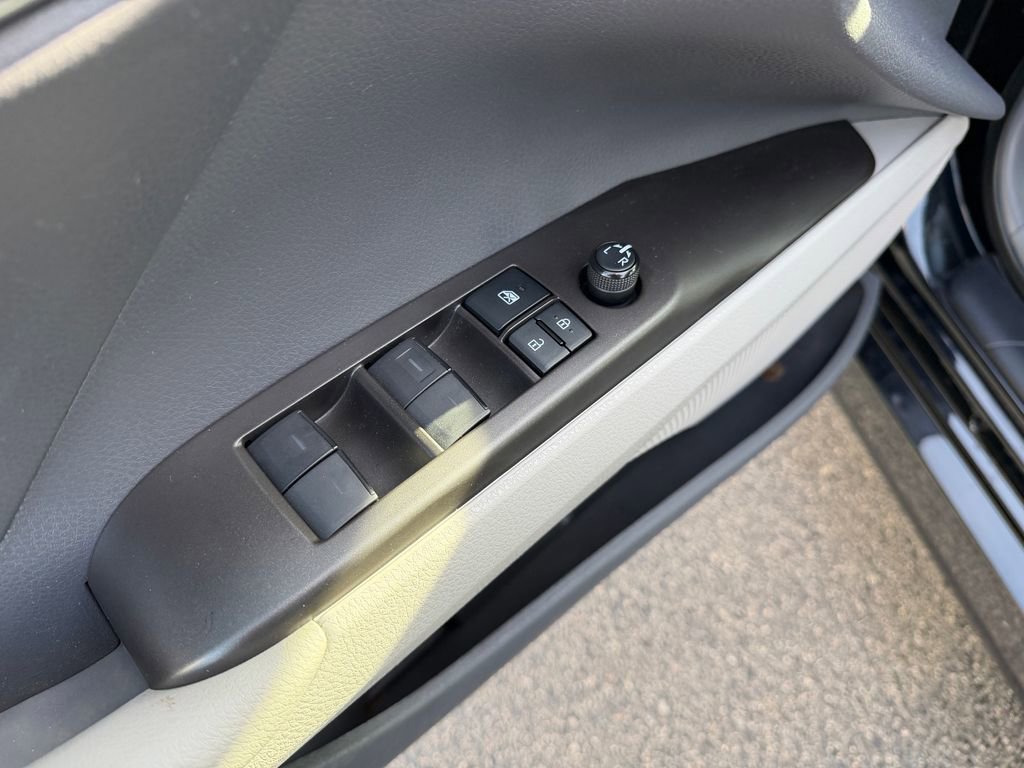 Used 2022 Toyota Camry LE image 9