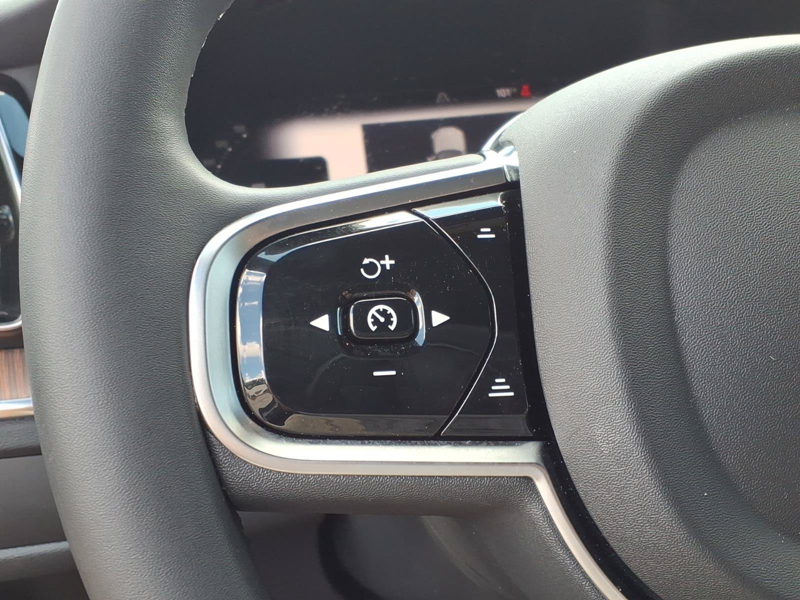 Certified 2024 Volvo XC60 B5 Plus AWD/4WD image 26