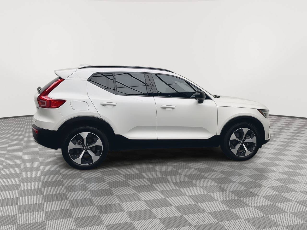 Used 2026 Volvo XC40 B5 Core AWD/4WD image 40
