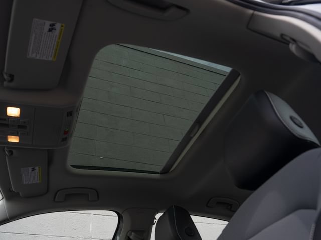 Used 2025 Volkswagen Jetta SE w/ Sunroof Package FWD image 29