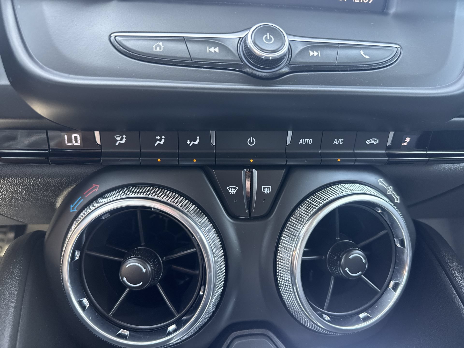 Used 2020 Chevrolet Camaro LT RWD image 18