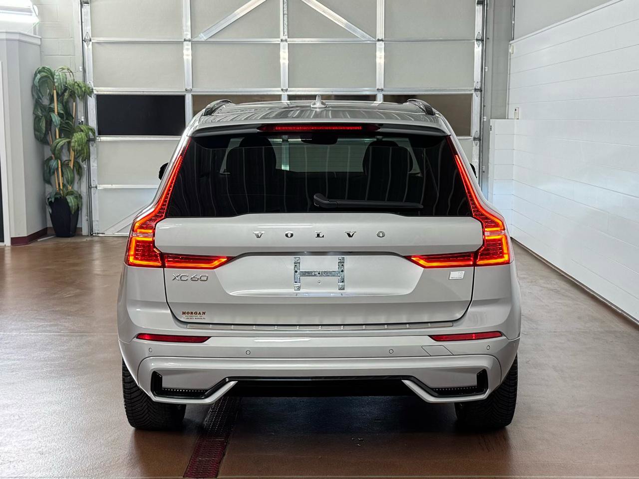 Used 2023 Volvo XC60 T8 Plus w/ Climate Package image 4