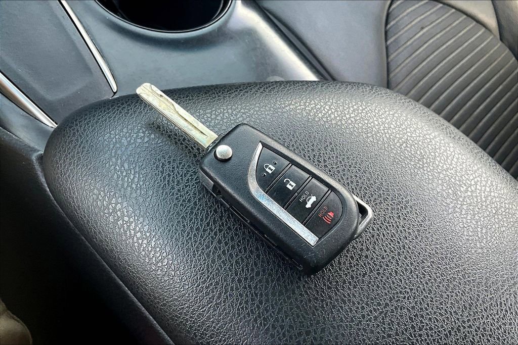 Used 2020 Toyota Camry SE image 34