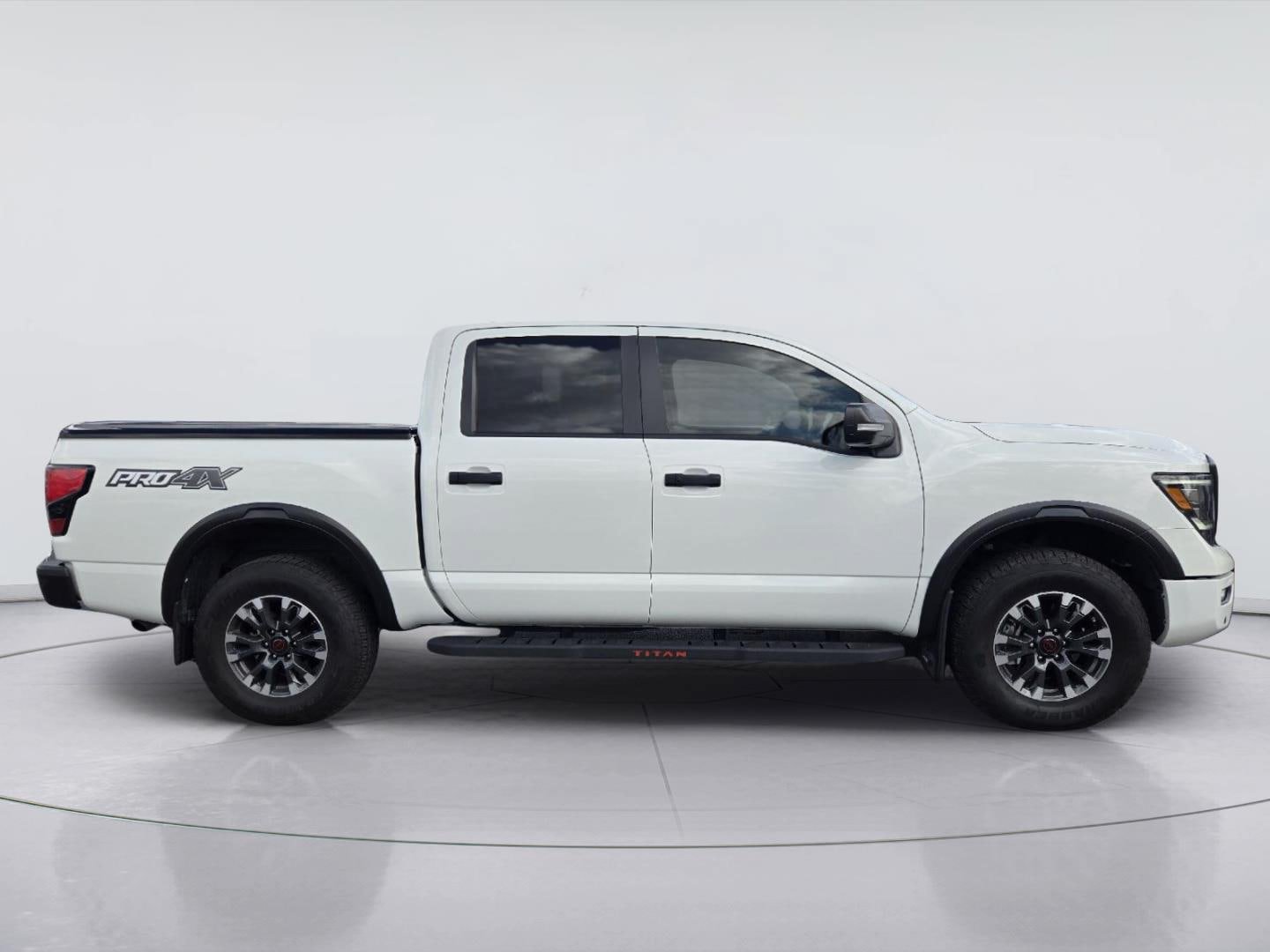 Used 2024 Nissan Titan PRO-4X w/ Pro-4x Convenience Package AWD/4WD image 4