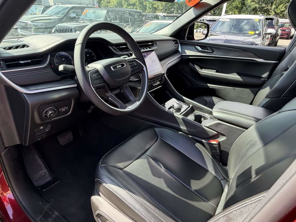 Certified 2025 Jeep Grand Cherokee L Limited w/ Black Appearance Package AWD/4WD image 23