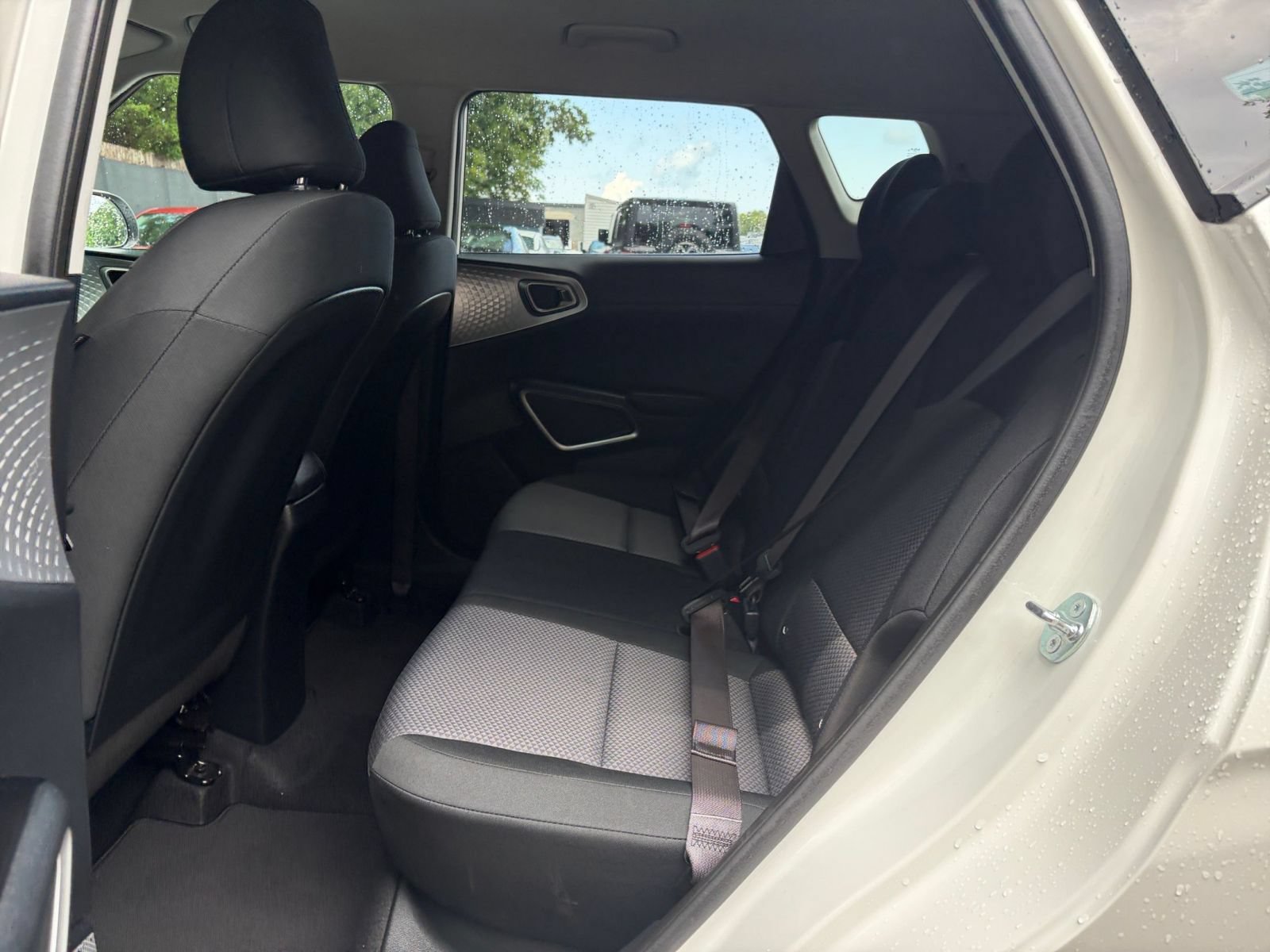 Used 2025 Kia Soul LX w/ LX Technology Package FWD image 23