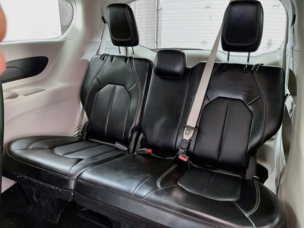 Used 2024 Chrysler Pacifica Touring-L FWD image 31