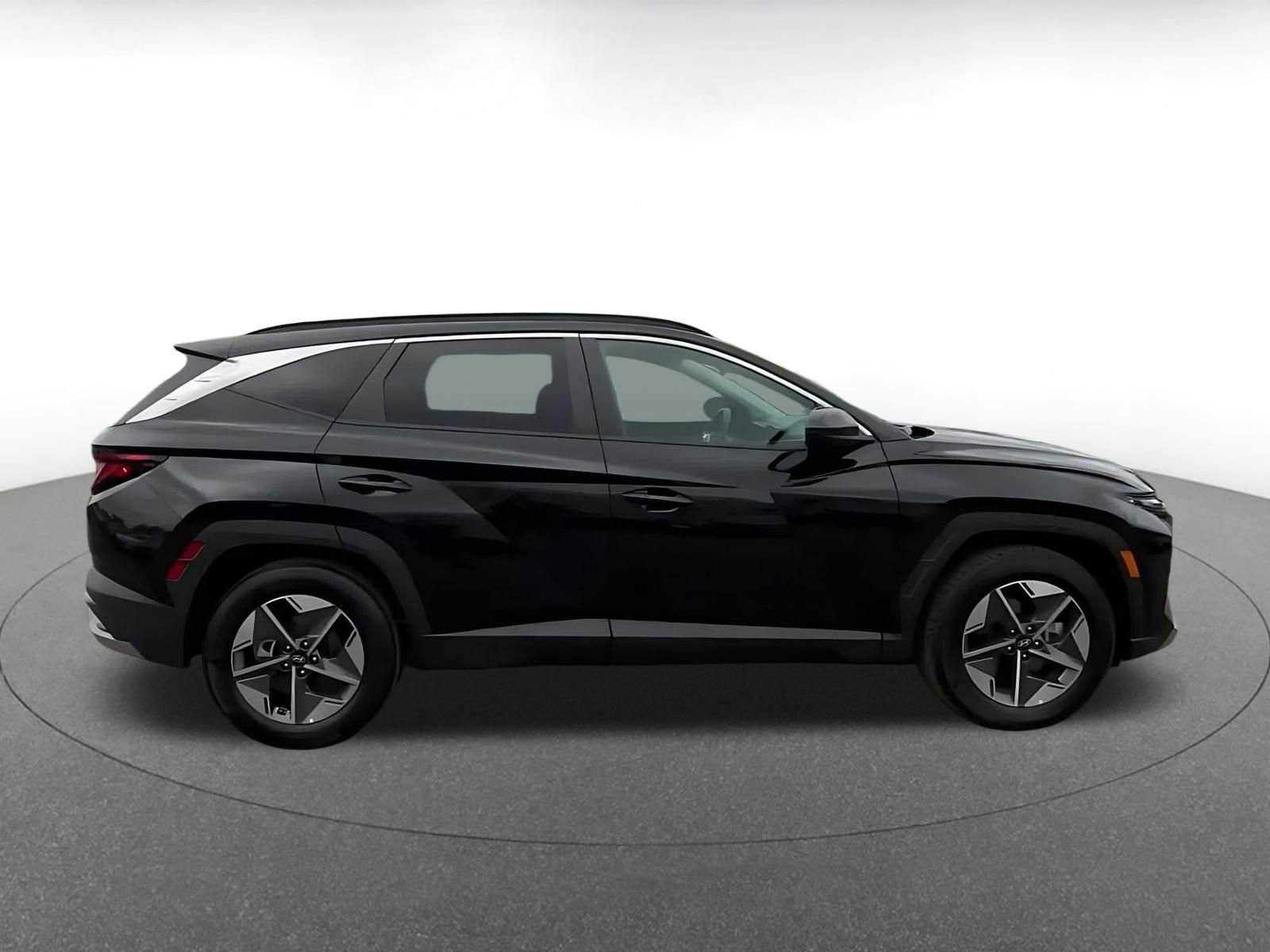 Used 2025 Hyundai Tucson SEL FWD image 16