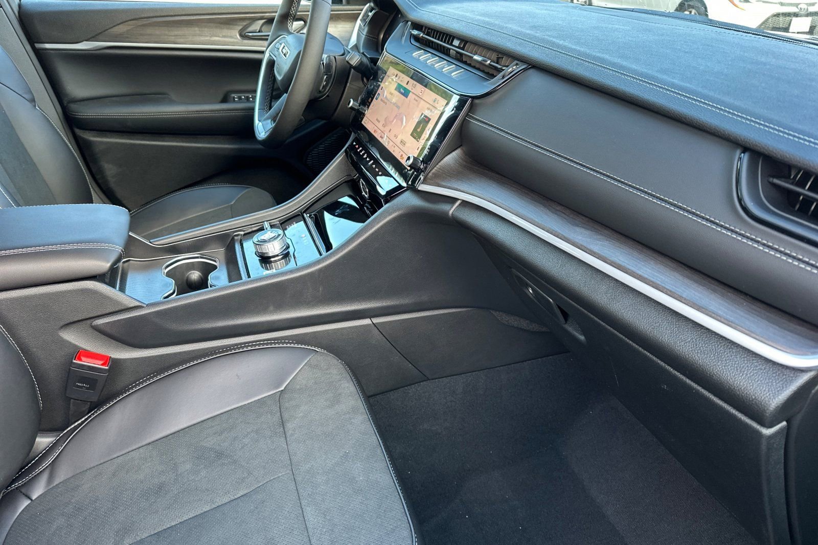 New 2026 Jeep Grand Cherokee Altitude image 16