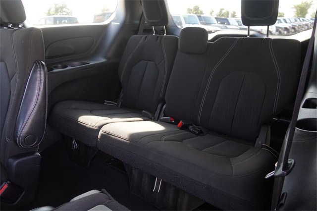 Used 2022 Chrysler Pacifica Touring image 15