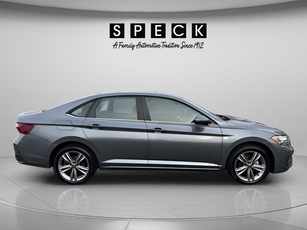 Used 2024 Volkswagen Jetta SE image 5