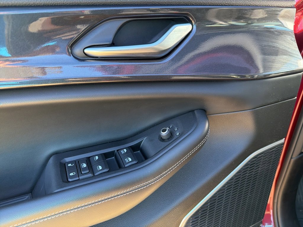 Used 2021 Jeep Grand Cherokee L Laredo w/ Luxury Tech Group I image 13