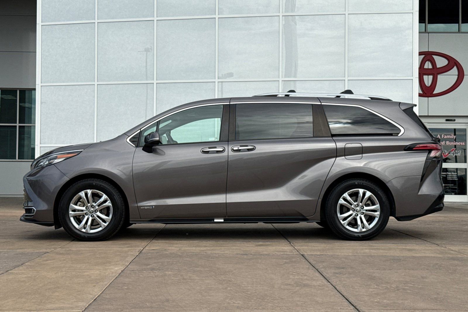 Certified 2021 Toyota Sienna Platinum image 8