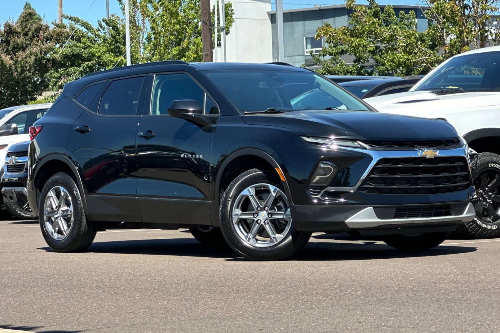 Used 2024 Chevrolet Blazer LT w/ Convenience Package FWD image 2