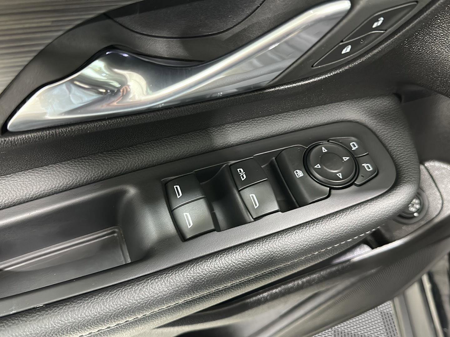 Used 2024 GMC Terrain SLT image 19