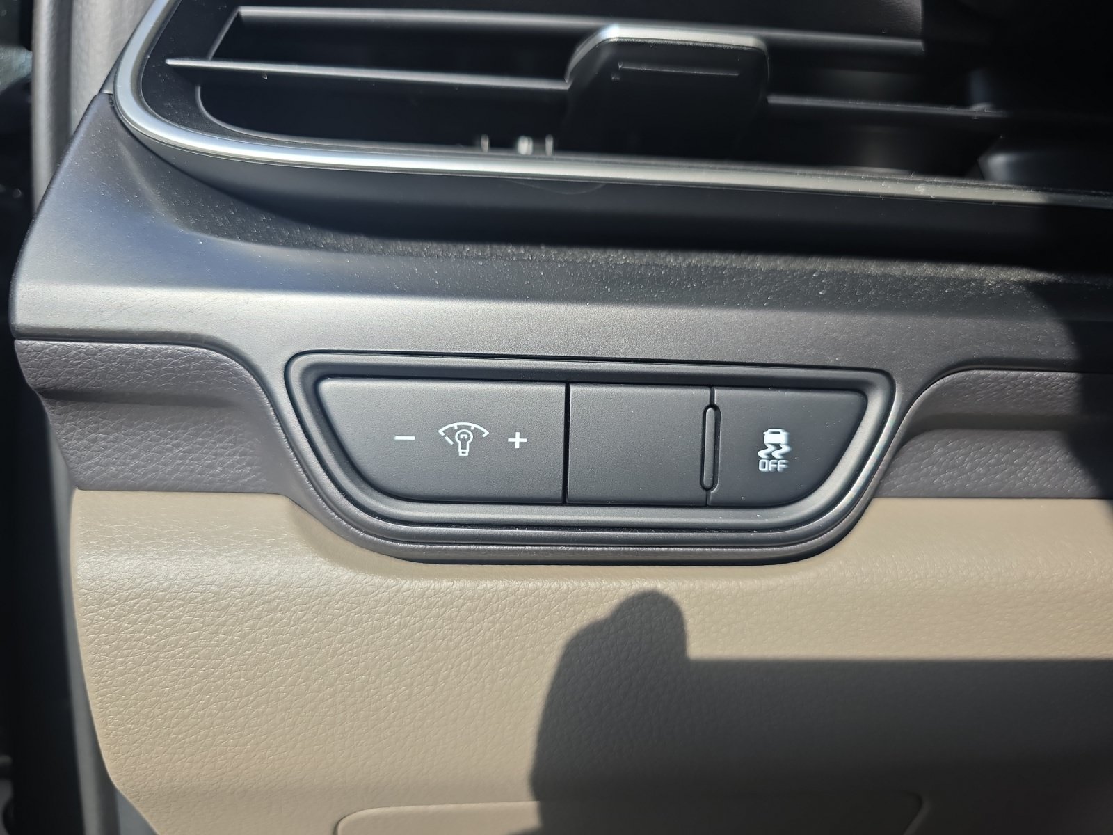 Certified 2026 Kia Carnival LX FWD image 26