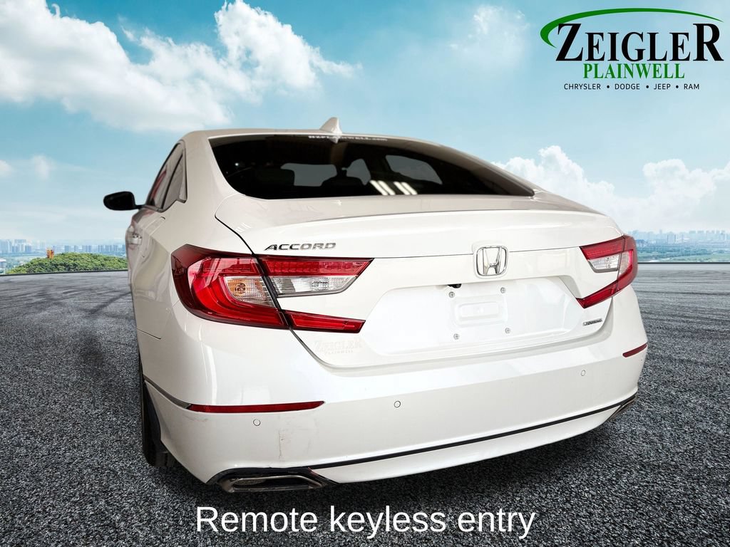 Used 2018 Honda Accord Touring image 4
