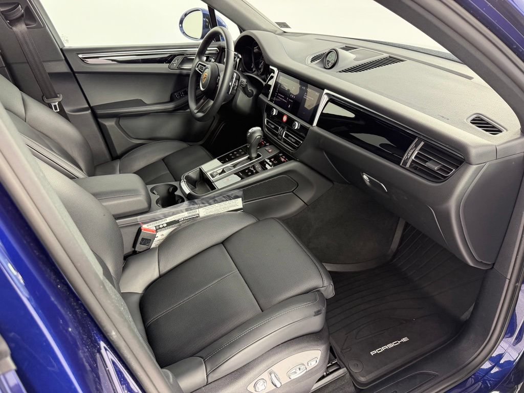 Certified 2026 Porsche Macan AWD/4WD image 11