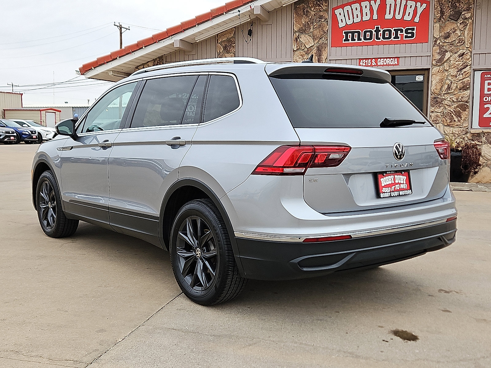 Used 2024 Volkswagen Tiguan SE FWD image 2